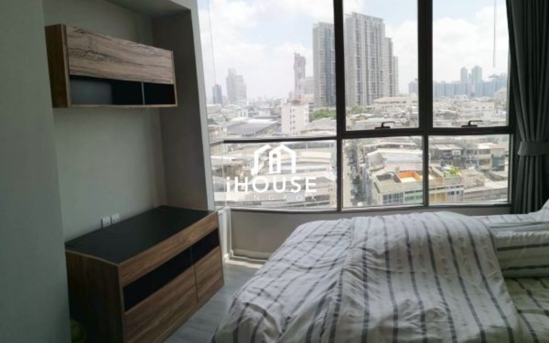 The Room Sathorn - St.Louis